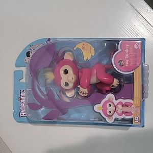 Fingerlings Baby Monkey-Bella-Pink
